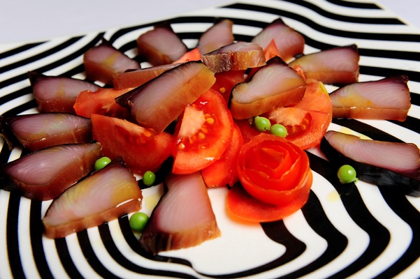 Ensalada de bonito con tomate